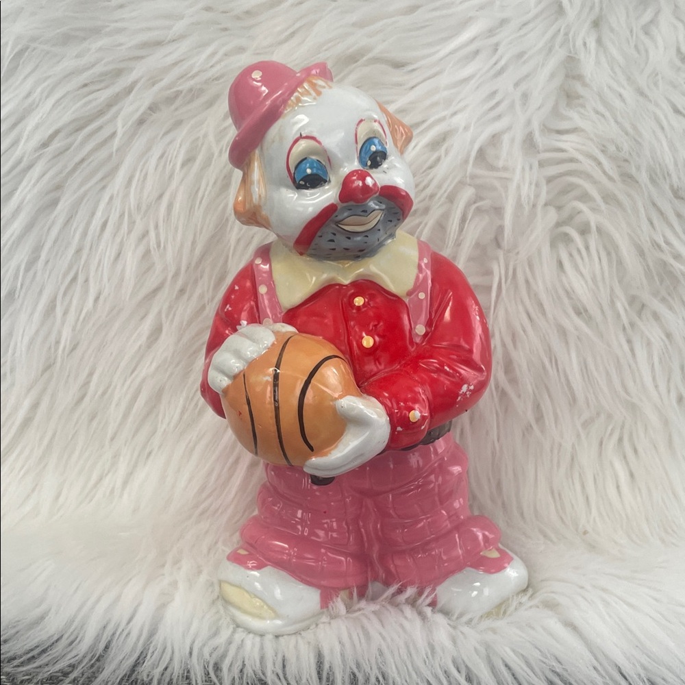 Vintage ceramic basketball Clown with #5 on back money box 8” high